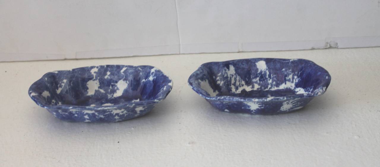Country Pair of 19th Century Spongeware Vegetable Serving Bowls For Sale