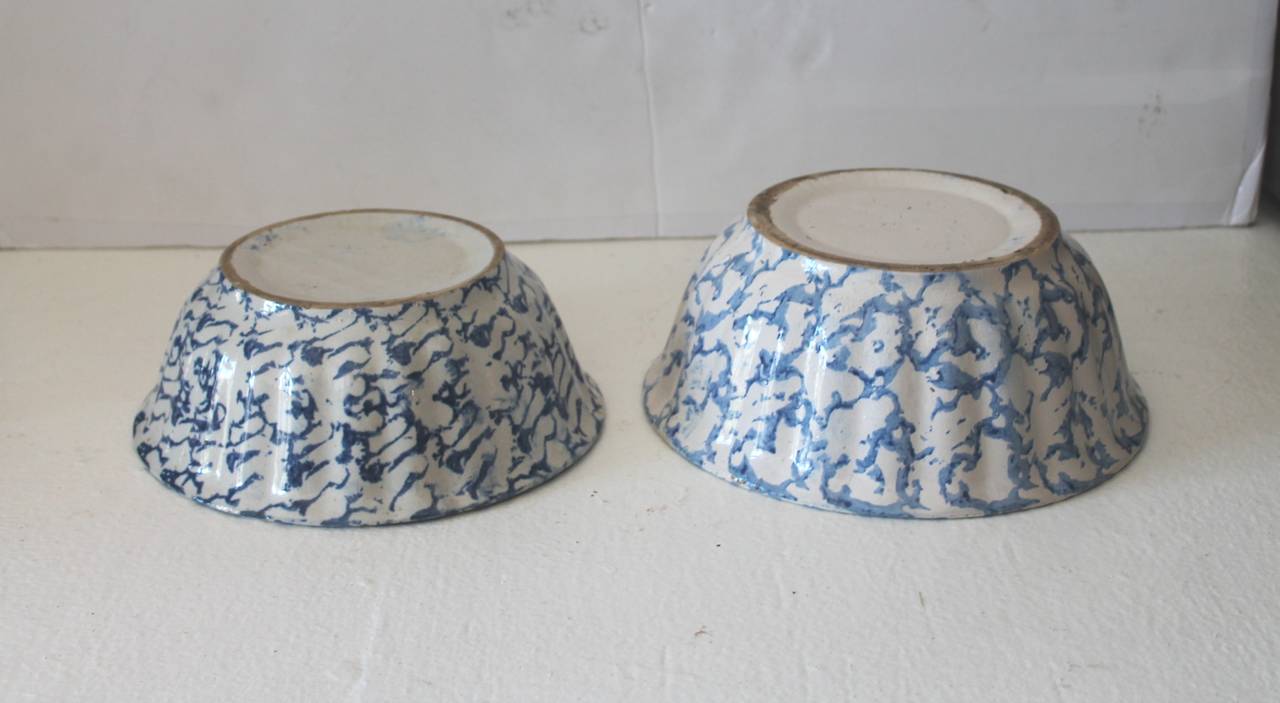 Glazed Pair of Large 19th Century Spongeware Pottery Serving Bowls For Sale