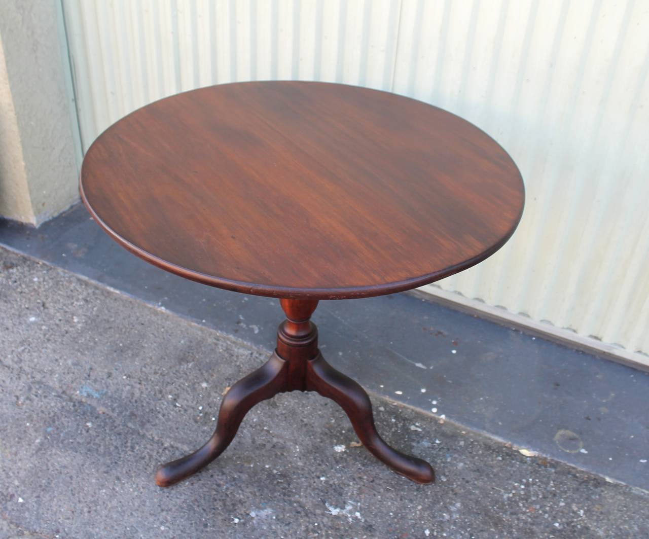 American Classical 18th Century New England Round Lift Top Table