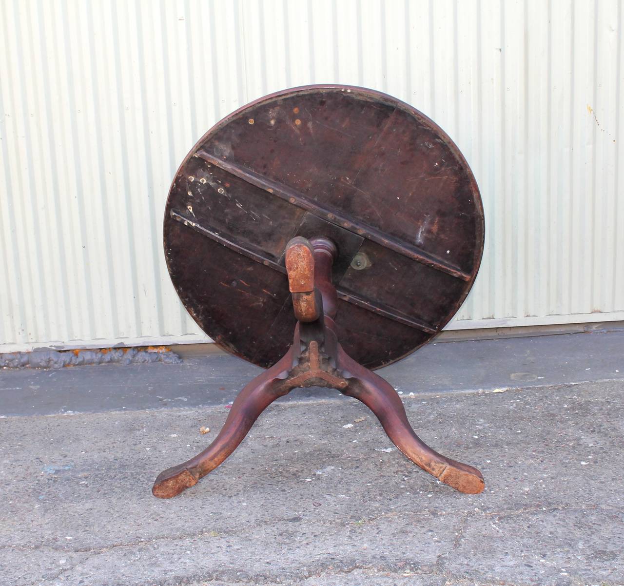 American 18th Century New England Round Lift Top Table