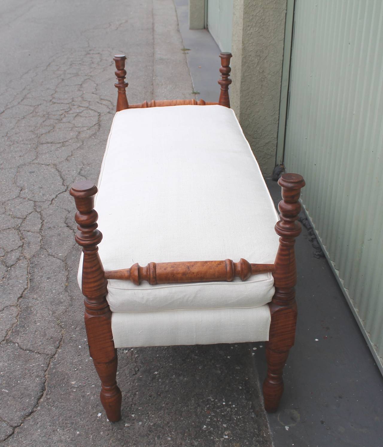 American Classical Early 19th Century Bird's-Eye Maple Daybed or Bench Upholstered in Linen