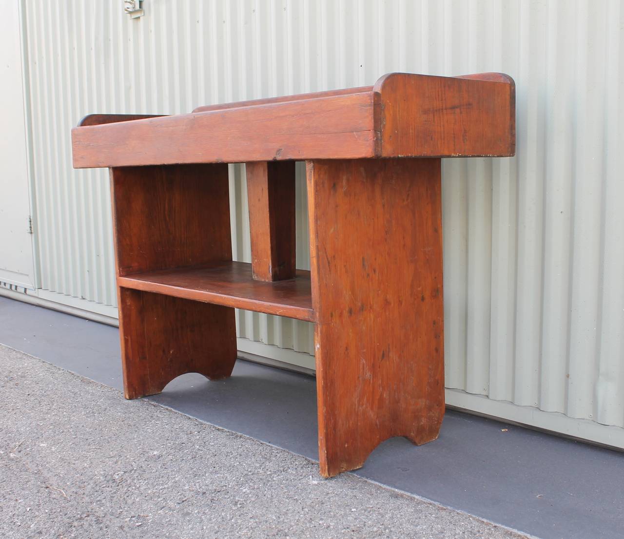 19th Century Dry Sink or Bench from Pennsylvania In Distressed Condition In Los Angeles, CA