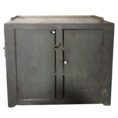 Early 19th Century Original Grey over Red Pennsylvania Hutch or Cupboard 2