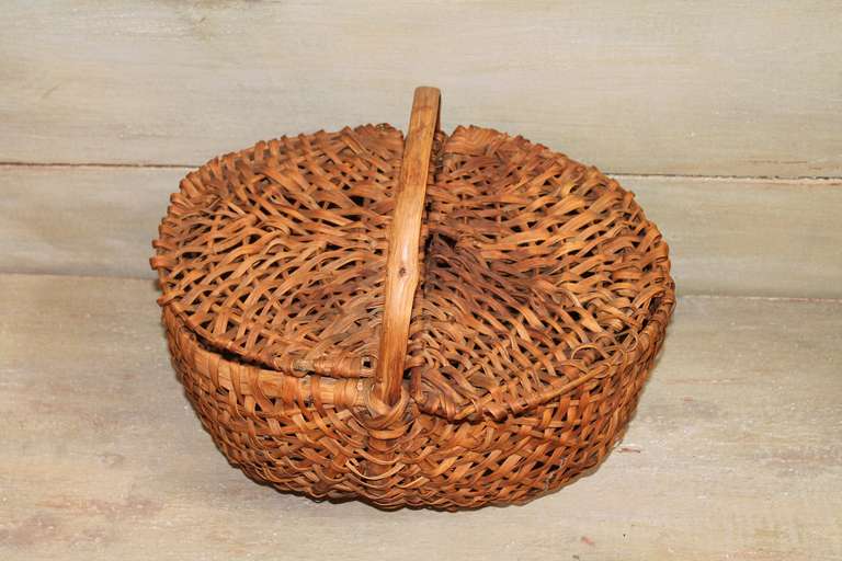 19th Century Splint Oak Pennsylvania Lidded Buttocks Basket In Excellent Condition In Los Angeles, CA