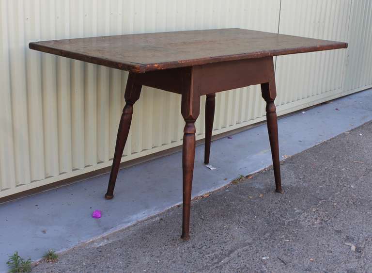 18th Century and Earlier 18th Century New England Tavern/Coffee Table with Exceptional Patina