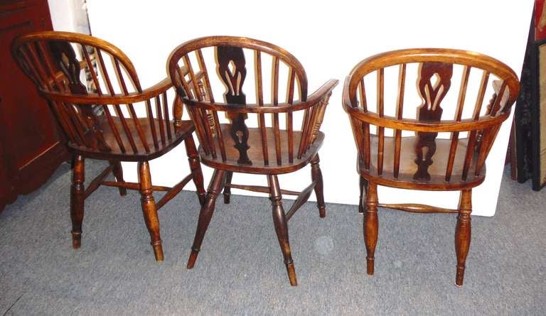 Walnut Set of Six Early 19th c. English Windsor Dining Chairs