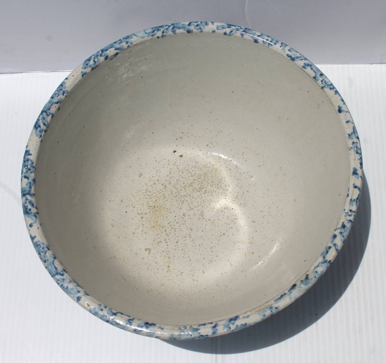 19th century large design sponge ware mixing or large serving bowl. This bowl is in pristine condition. Great serving bowl for fruit or fruit salad.