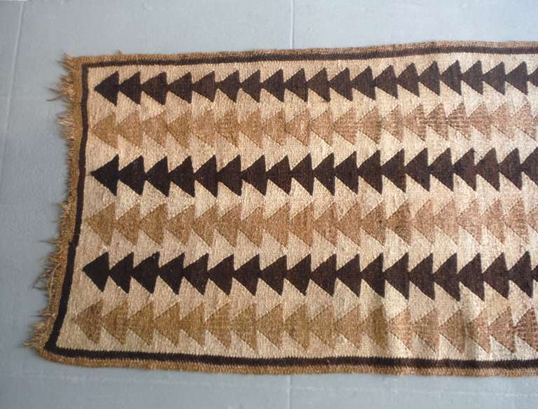Geometric  Hand Woven Indian Rug With Flying Geese Pattern In Good Condition In Los Angeles, CA