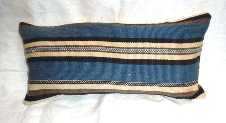 Pair of Indian Weaving Tex Coco Kidney Pillows In Excellent Condition In Los Angeles, CA