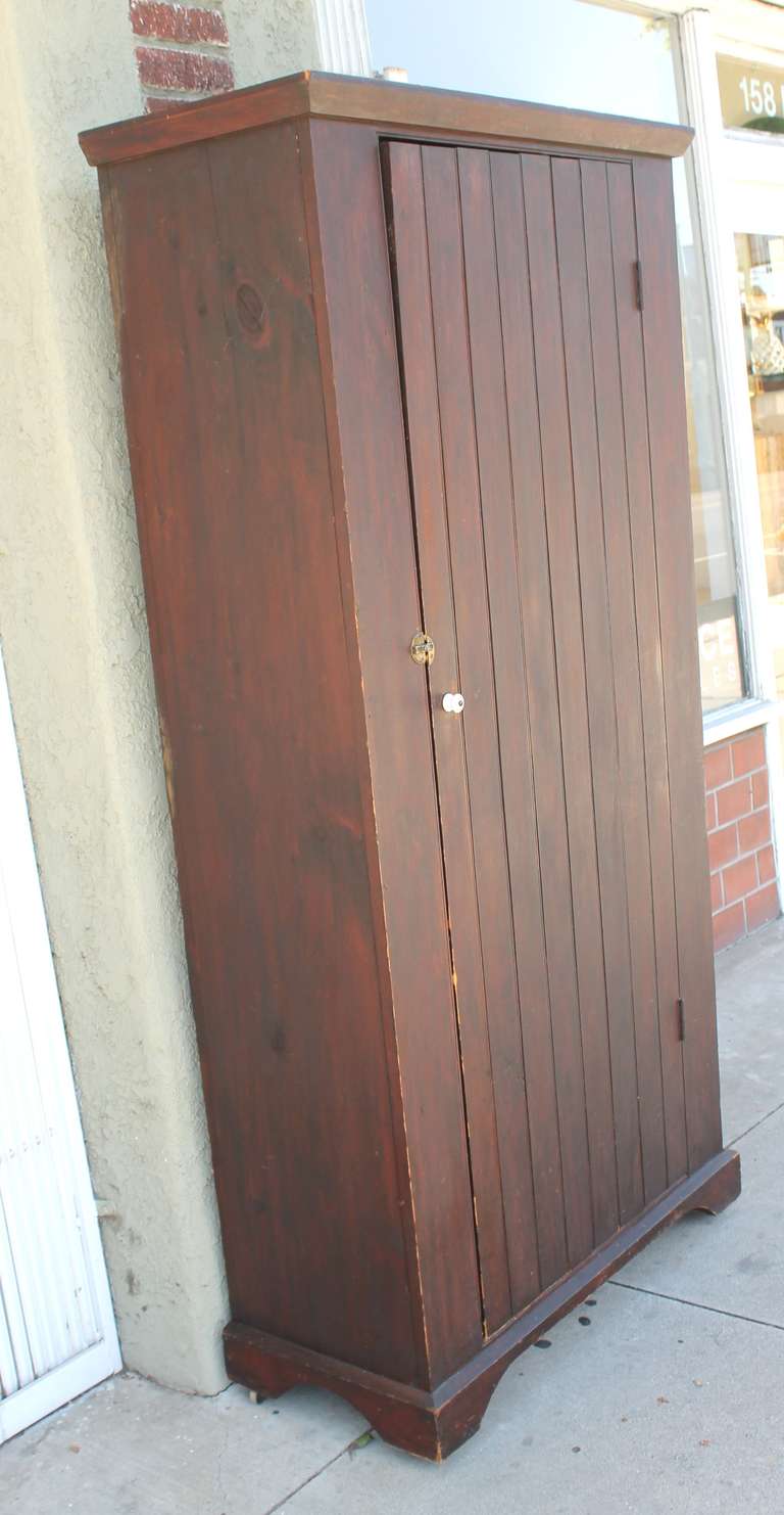 Original Brown Painted 19th Century Pennsylvania Wall Cupboard In Excellent Condition In Los Angeles, CA