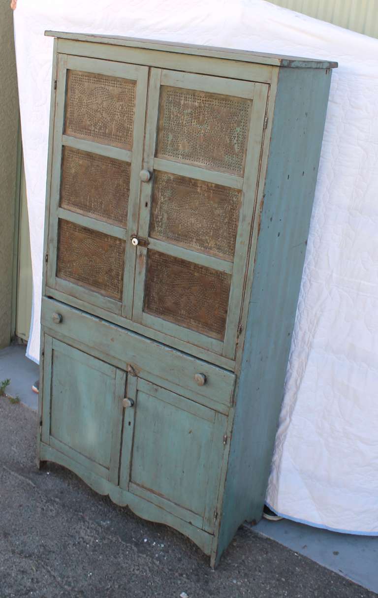 19th Century Pennsylvania Original Blue Painted Pie Safe In Excellent Condition In Los Angeles, CA