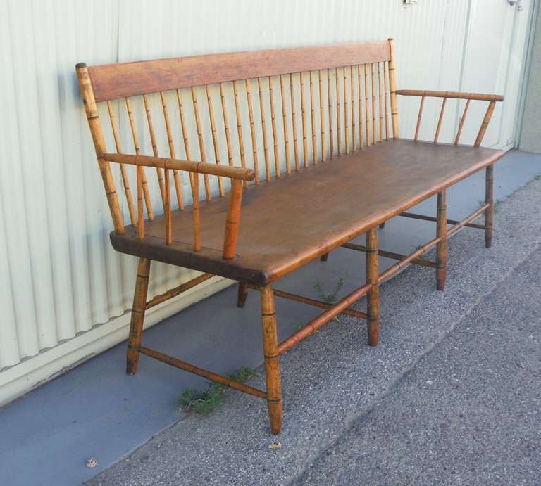 19th c. New England Windsor Settle/ Bench In Excellent Condition In Los Angeles, CA