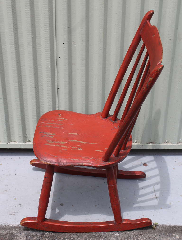 19th Century Original Salmon Painted Windsor Rocking Chair In Good Condition In Los Angeles, CA