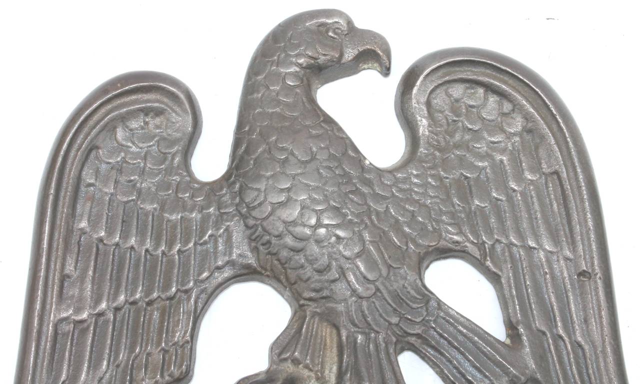 Dies ist eine erstaunliche und schwere Bronze Buchstützen unterzeichnet und datiert Eagle & Young, 1931. Diese Buchstützen sind in sehr gutem Zustand.