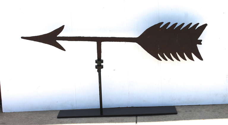 Early 19th Century New England Mounted Iron Arrow Weather Vane In Distressed Condition In Los Angeles, CA