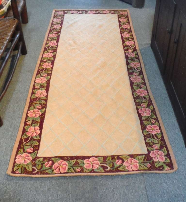 Tapis de couloir américain à bordure florale crochetée à la main de Nouvelle-Angleterre en vente 3