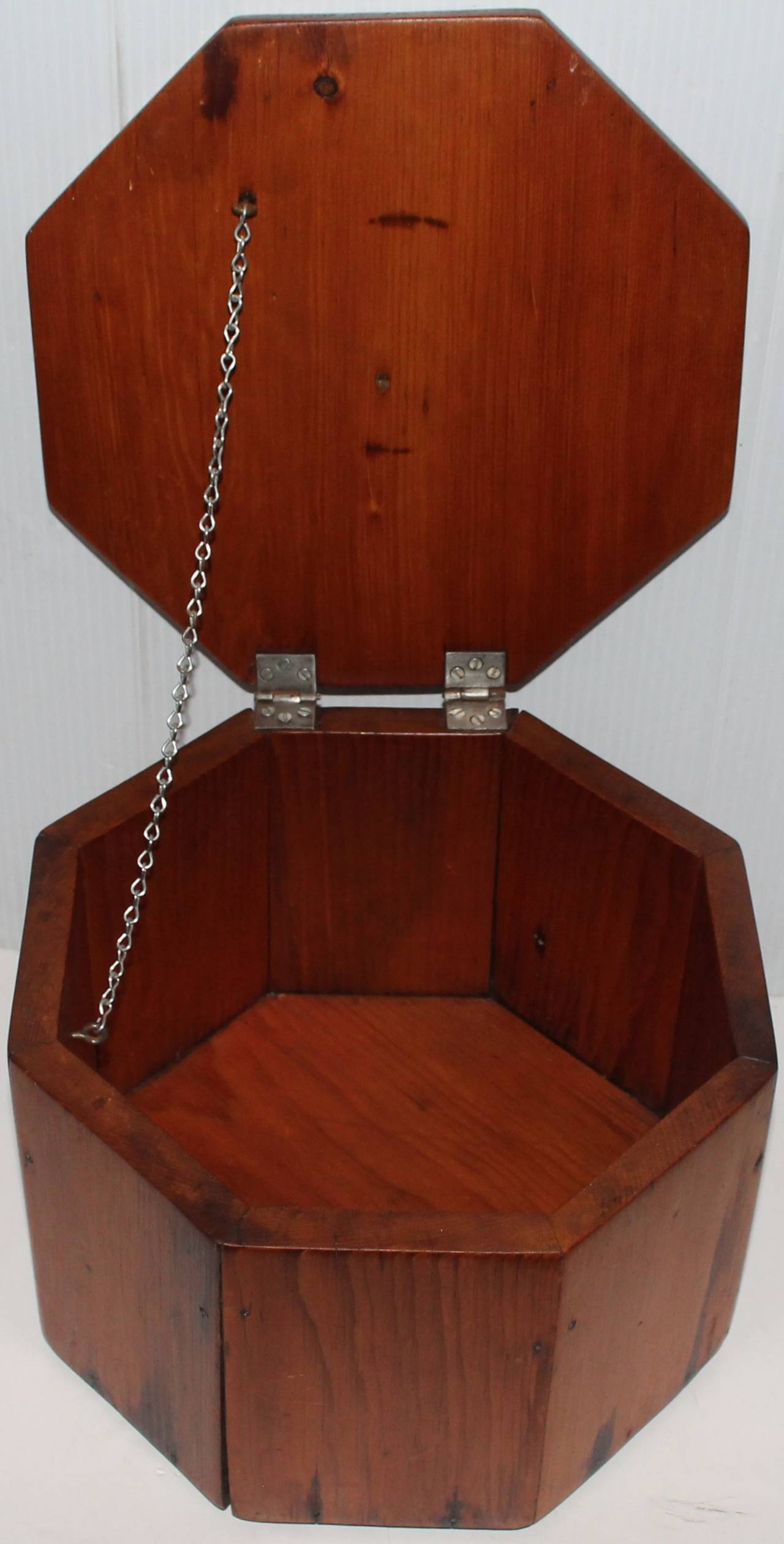 American Craftsman 19th Century Octagonal Lided Pine Storage Box