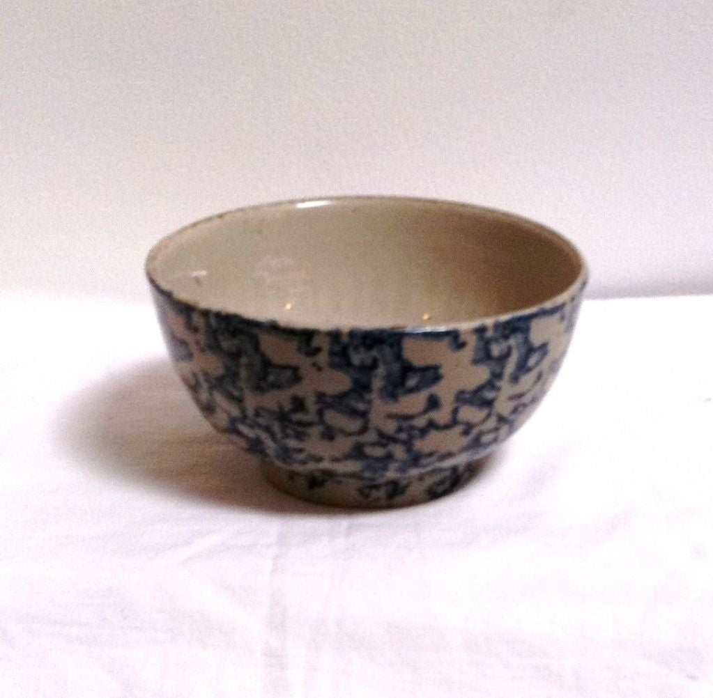 RARE AND IN GREAT CONDITION CEREAL OR RICE BOWL. BEAUTIFULLY DESIGN AND IN A UNIQUE FORM.