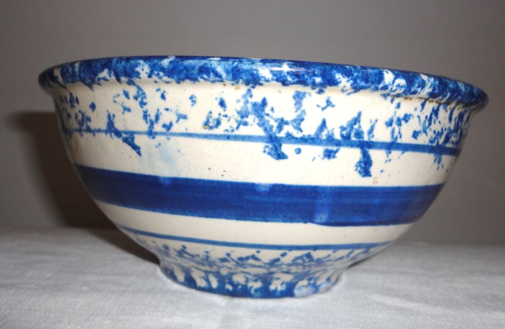 19TH C. SMALL AND UNUSUAL SPONGEWARE MIXING BOWL IN FANTASTIC CONDITION.