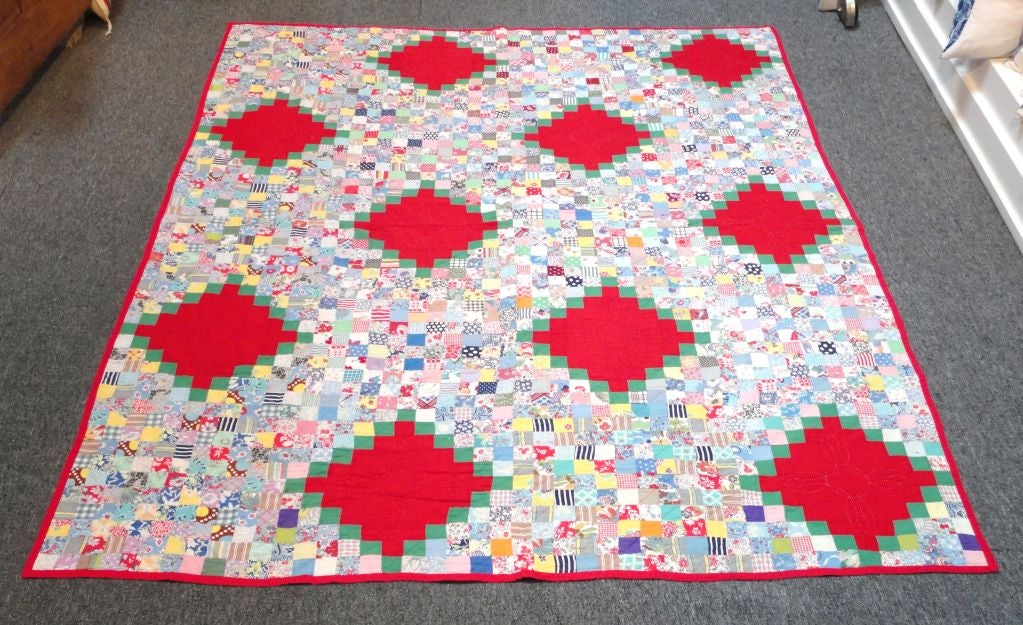 WONDERFUL DETAILED ONE PATCH SMALL SCALE TRIP AROUND THE WORLD QUILT.MULTI COLORED FEED SACKING FABRICS WITH RED CENTER BLOCKS AND A GREEN TRAIL AROUND THE RED BLOCKS.GREAT CONDITION.
