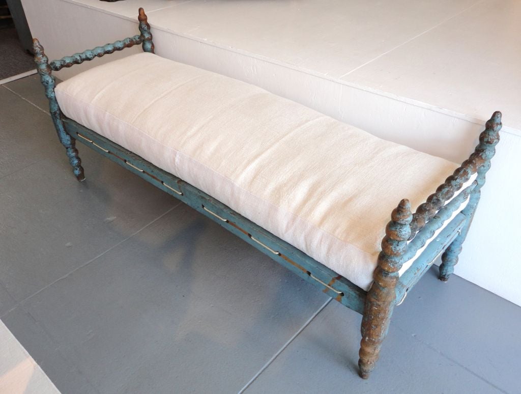 Folky 19thc Original Blue Painted Day Bed W/homespun Linen Seat