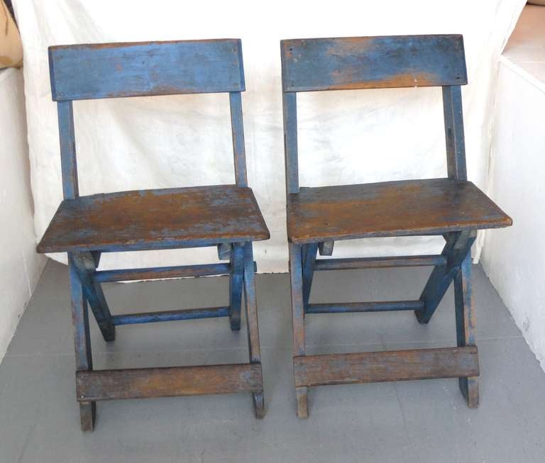American Amazing Pair of  19thc Original Blue Painted N.E. Folding Camp Chairs