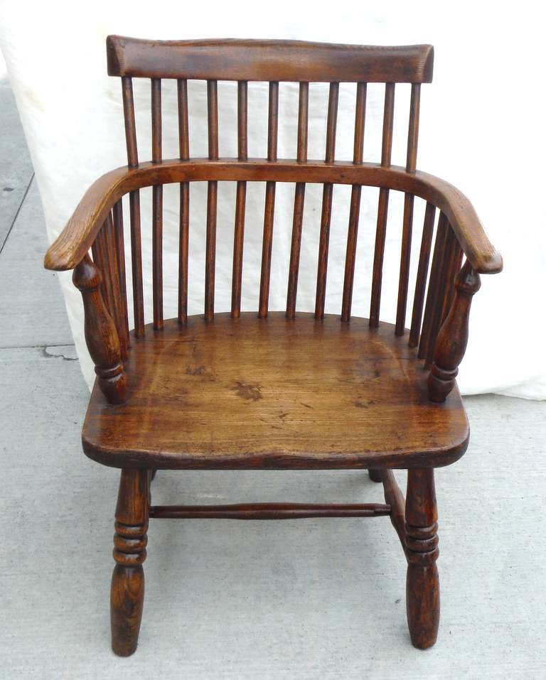Amazing early 18thc English Windsor arm chair in hickory and pine wood .The condition is very good and comfortable too. The form and patina on this chair is the best. Most usual shape and size .More then likely it was a fireside chair . Chairs of