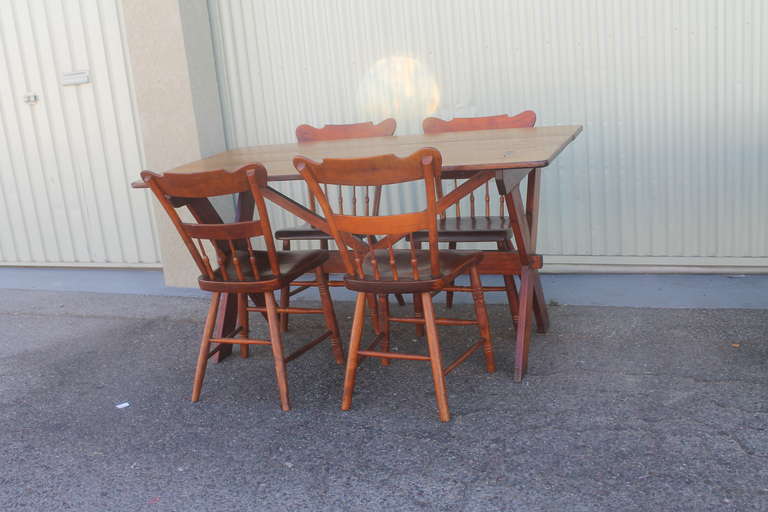 American Pennsylvania Pine Sawbuck Table and Set of Four Plank Bottom Chairs