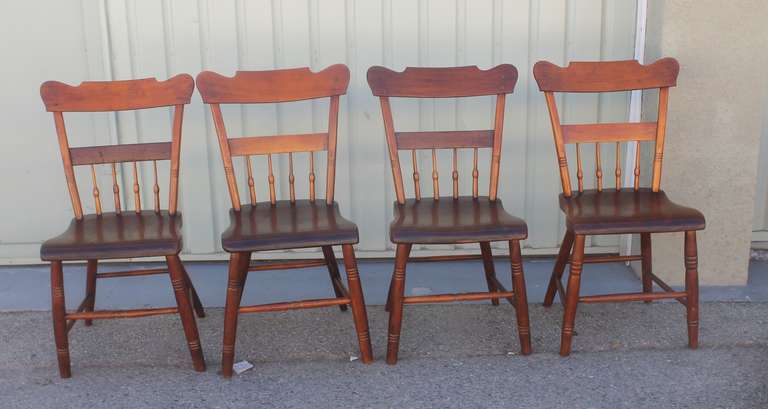 Pennsylvania Pine Sawbuck Table and Set of Four Plank Bottom Chairs 2
