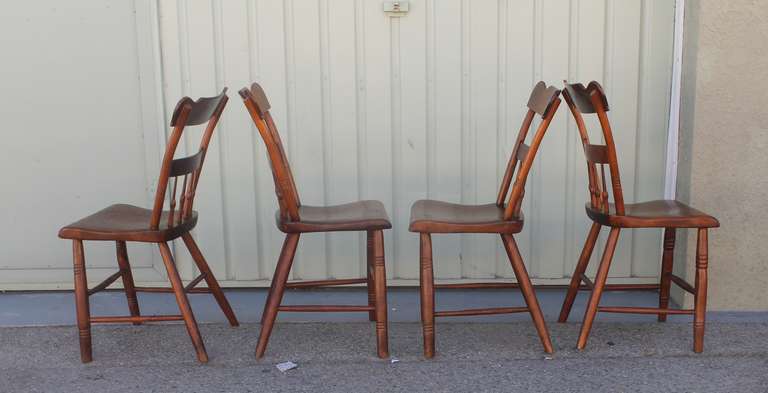 Pennsylvania Pine Sawbuck Table and Set of Four Plank Bottom Chairs 3