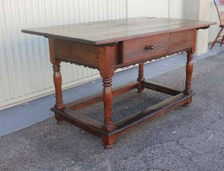 American 18th Century Pennsylvania Walnut Tavern Table For Sale