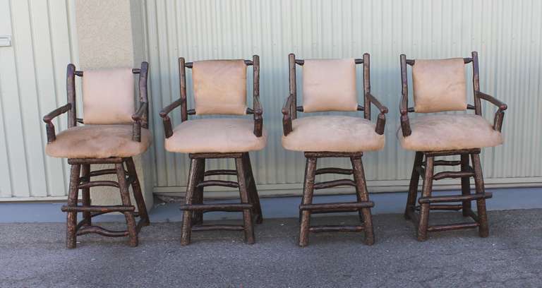 20th Century Set of Five Old Hickory Swivel Bar Stools and Bar Table