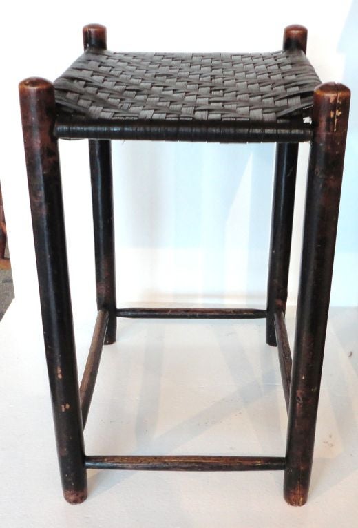 19th Century Weaver's Stool from New England in Original Old Surface In Good Condition For Sale In Los Angeles, CA