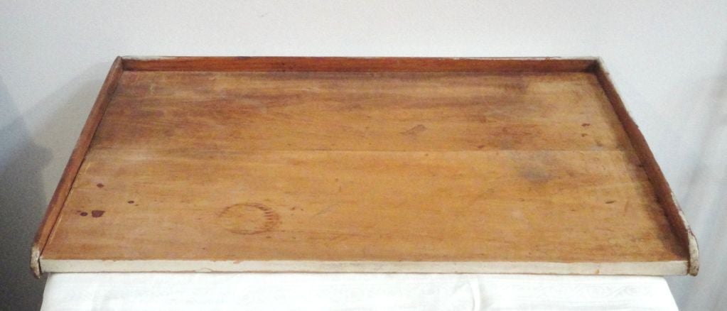 19THC ORIGINAL CREAM PAINTED DOUGH BOARD FROM LANCASTER COUNTY, PENNSYLVANIA.GREAT OLD PATINA.THE CONDITION IS VERY GOOD.