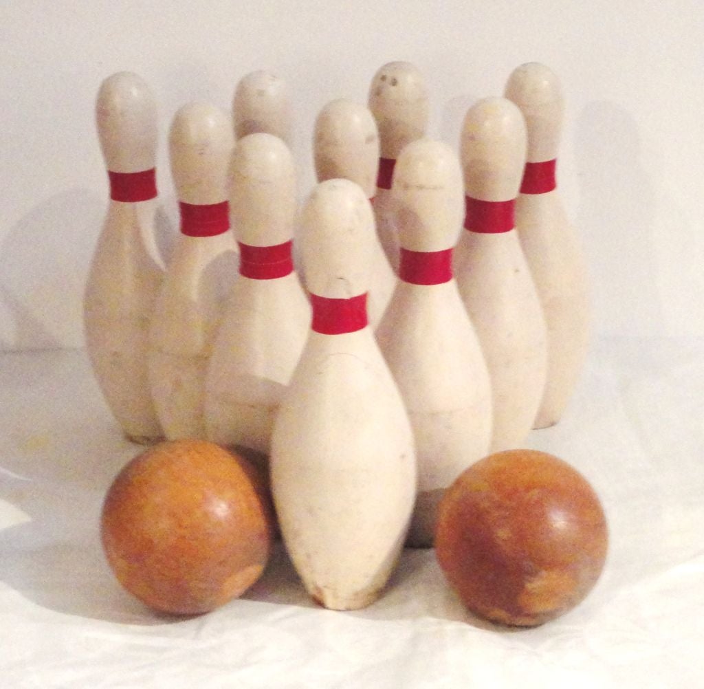 FUN AND ORIGINAL PAINTED BOWLING PINS WITH THE ORIGINAL WOOD BALLS.THIS FUN SET IS A MEDIUM SIZE PIN PROBABLY USED AT A CARNIVAL GAME.THIS SET IS COMPLETE AND IN GOOD SHAPE.
