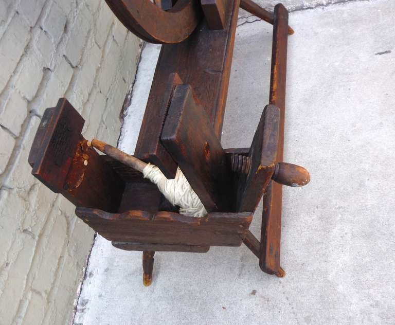 Early 18th Century Original Red Painted Spinning Wheel from New England In Distressed Condition In Los Angeles, CA