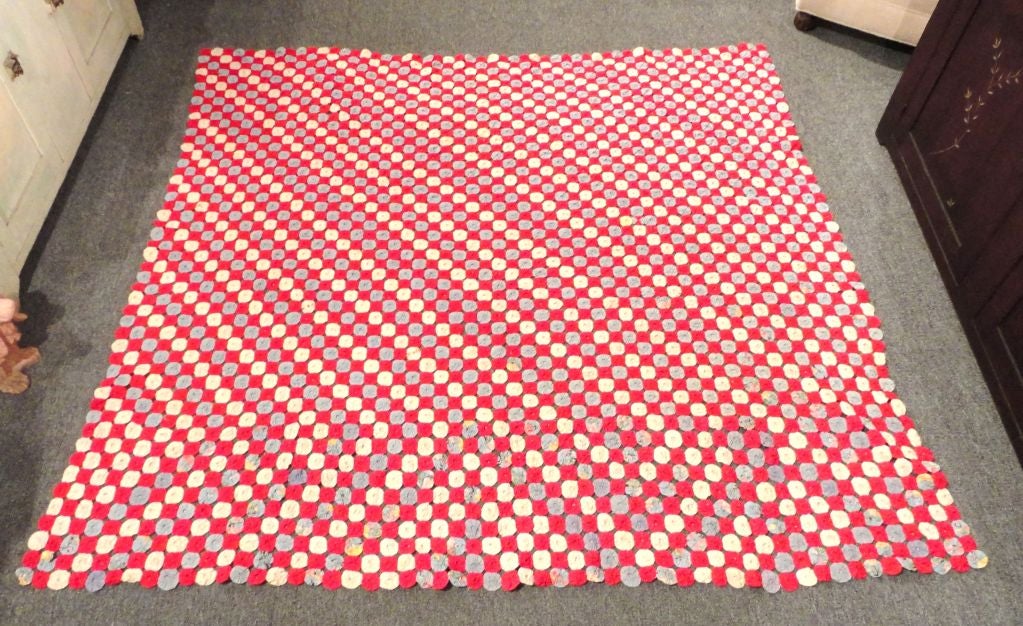 THIS RED/WHITE/BLUE YOYO QUILT IS IN GREAT CONDITION.FOUND IN PENNSYLVANIA.THE ROUND PIECES ARE ALL STITCHED TOGETHER AND SEW TOGETHER BY HAND.THIS TYPE OF WORK IS VERY DIFFICULT AND TIME CONSUMING .