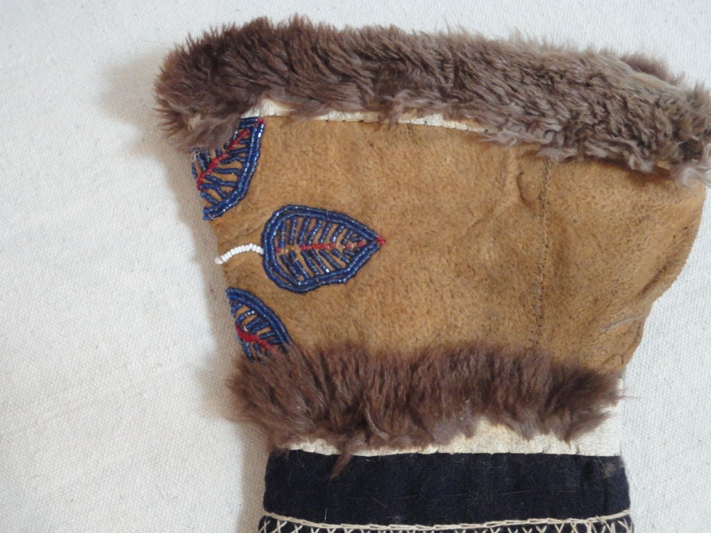 Pair Of 19thc  Indian Bead work & Buckskin Gloves 2