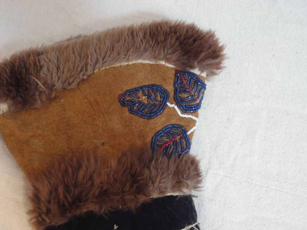 Pair Of 19thc  Indian Bead work & Buckskin Gloves 3