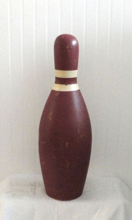 FANTASTIC LARGE BOWLING PIN TRADE SIGN IN ORIGINAL PAINT.PROBABLY USED ON A COUNTER OR WINDOW OF A BOWLING ALLEY.THIS FUNKY PAINTED PIN WAS PROBABLY HAND MADE AT HOME. GREAT FOLK ART FOR A BARR OR GAME ROOM.THE CONDITION IS VERY GOOD.
