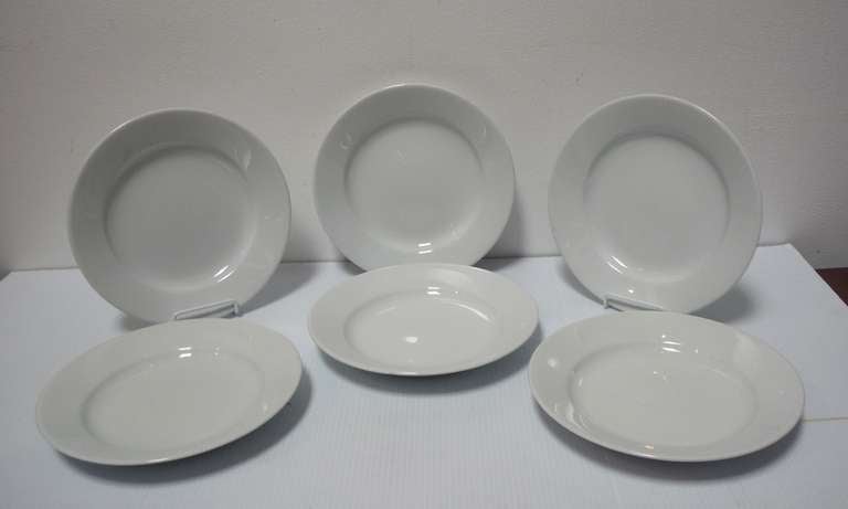 Set of Six Large French Ironstone Dinner Plates In Excellent Condition In Los Angeles, CA