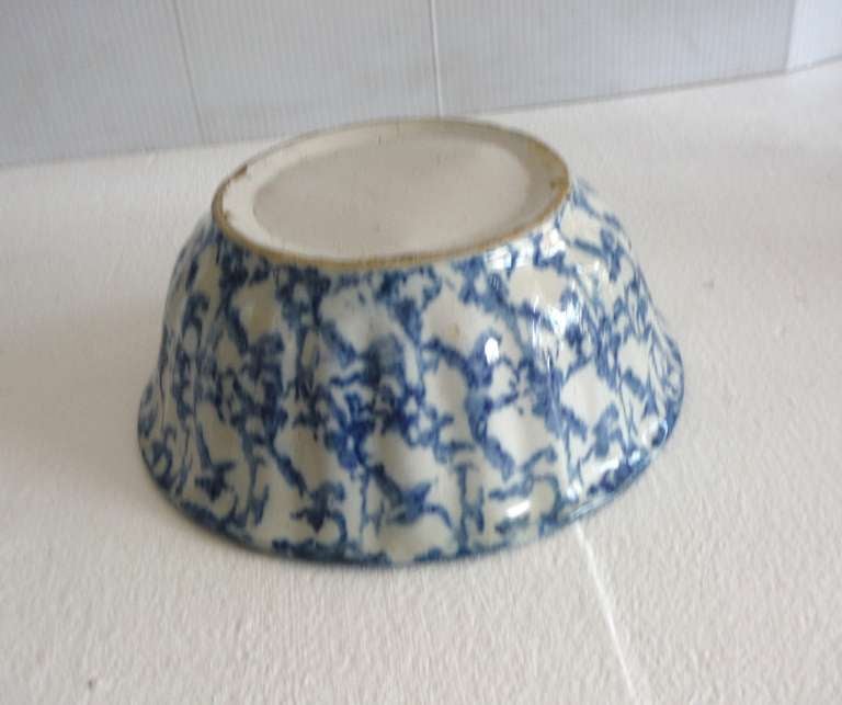Large 19th Century Fluted Spongeware Bowl For Sale 2