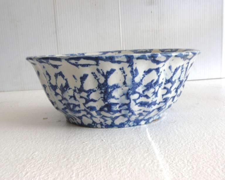 19th Century Spongeware Bowl In Excellent Condition For Sale In Los Angeles, CA