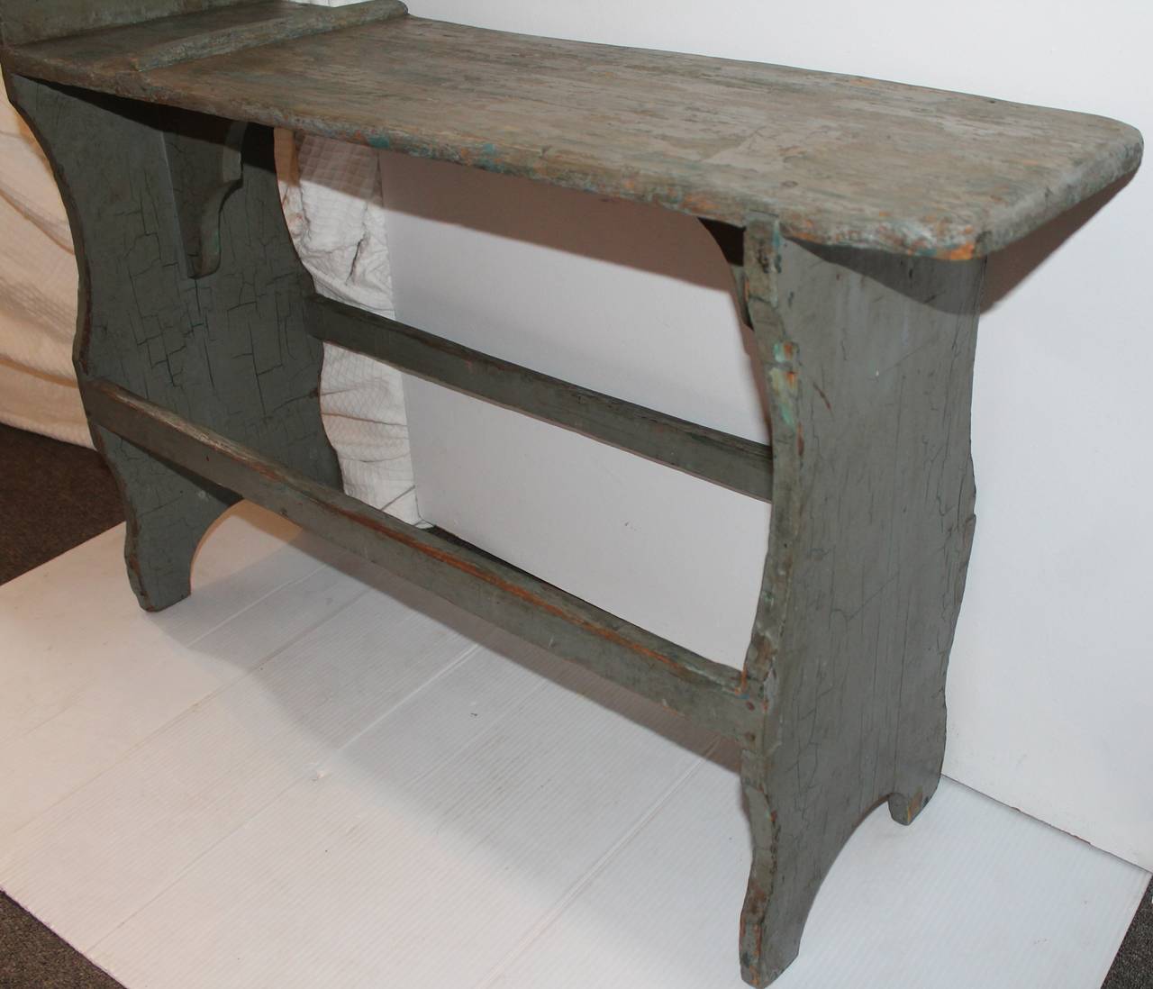 19th Century Original Painted Bucket Bench In Distressed Condition In Los Angeles, CA