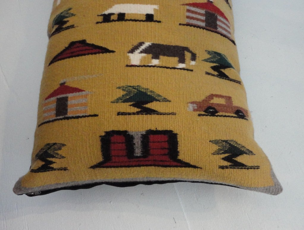 Milieu du XXe siècle Coussin graphique rare et inhabituel avec traversin de tissage Navajo en vente