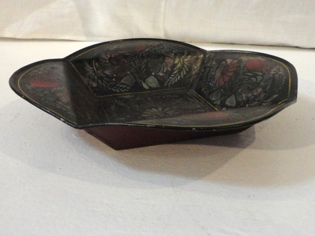 American 19thc Original Decorated Toleware Apple Tray From Pennsylvania For Sale