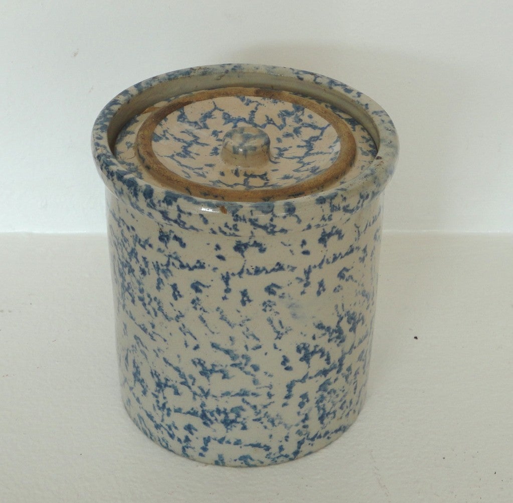 Fantastic sponge ware cookie jar with original lid.This form is pretty rare, somewhat hard to find in this condition. They always have missing or broken lids.This one has tiny minor chips on the lid,though it does not take away at all from the