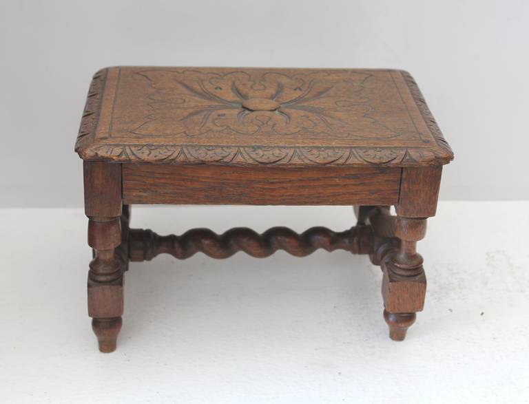 This hand-carved and very detailed cricket or foot stool is in wonderful as found condition. This small foot stool has so much charm and personality. The base is all hand-turned oak legs and just wonderful cut-out.
