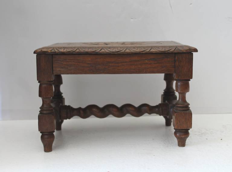 Hand-Carved 19th Century English Foot Stool In Excellent Condition In Los Angeles, CA