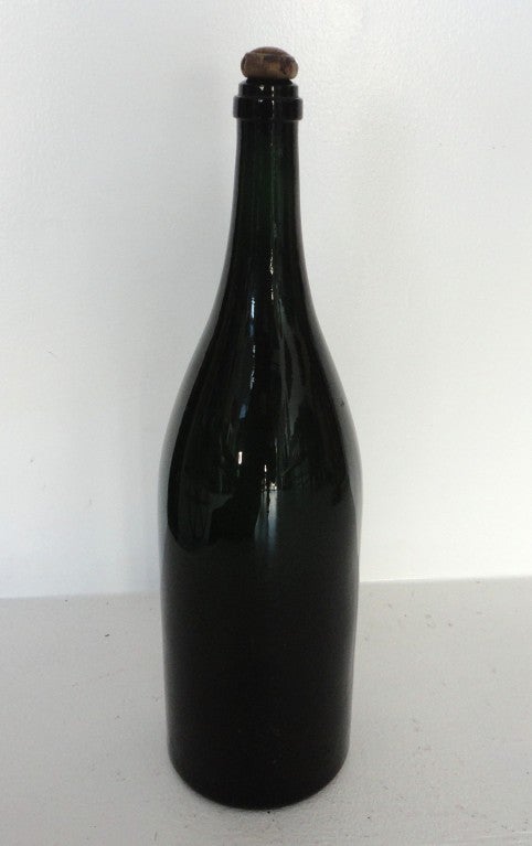 Fantastic 19thc Early Green American Large Wine Bottle W/ Cork In Good Condition For Sale In Los Angeles, CA